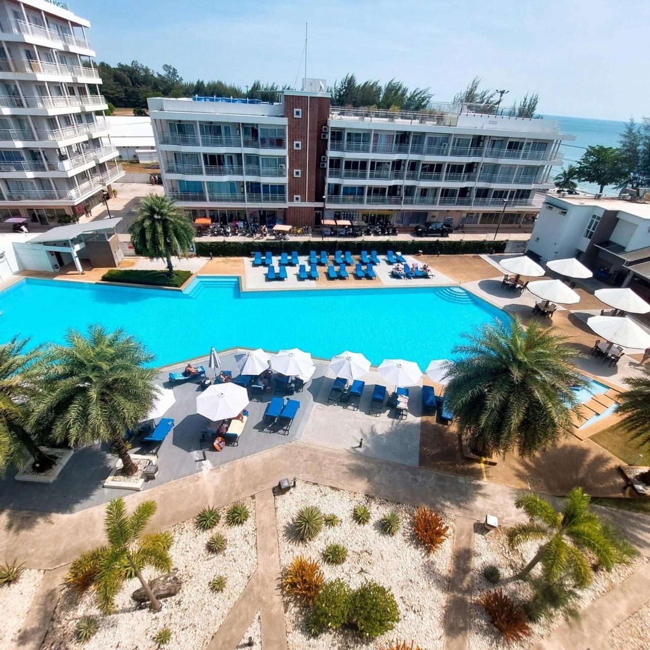 Grandblue Resort & Beachclub Mae Phim Exterior photo
