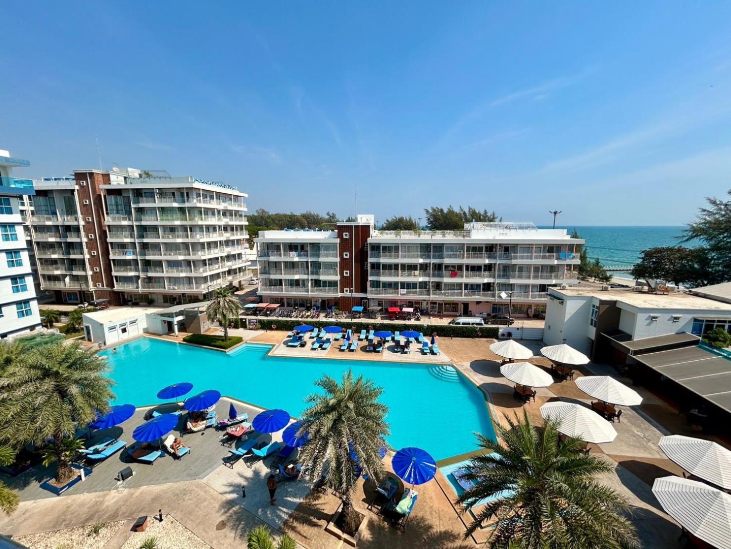 Grandblue Resort & Beachclub Mae Phim Exterior photo