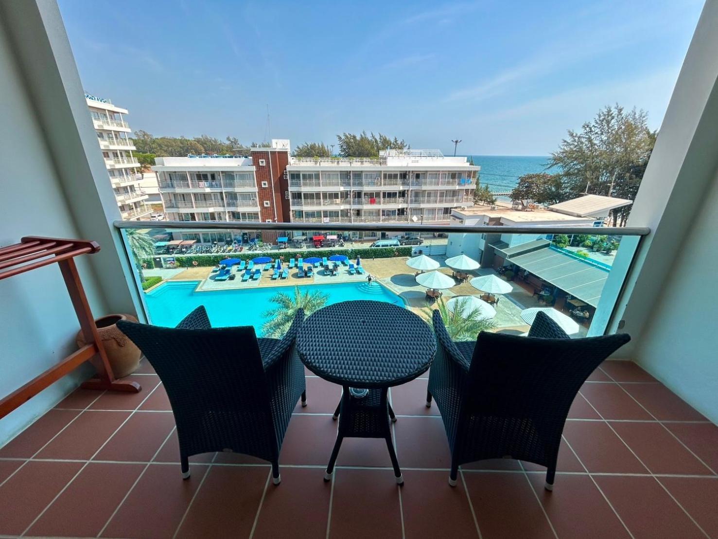 Grandblue Resort & Beachclub Mae Phim Exterior photo