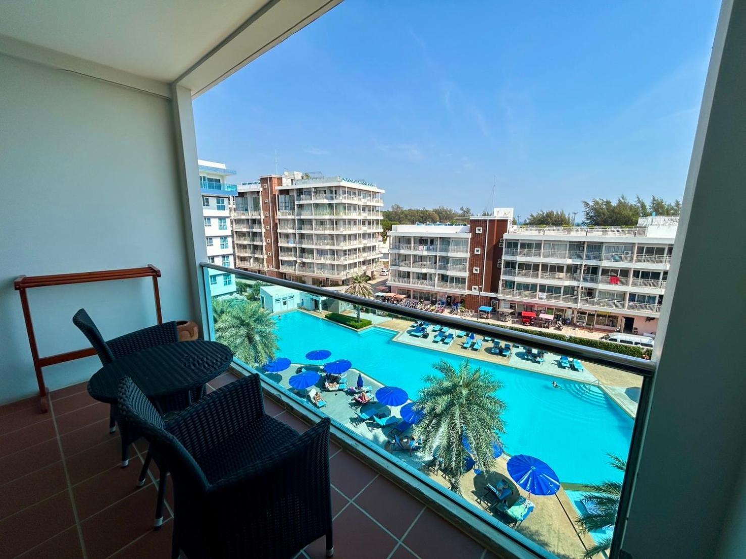 Grandblue Resort & Beachclub Mae Phim Exterior photo