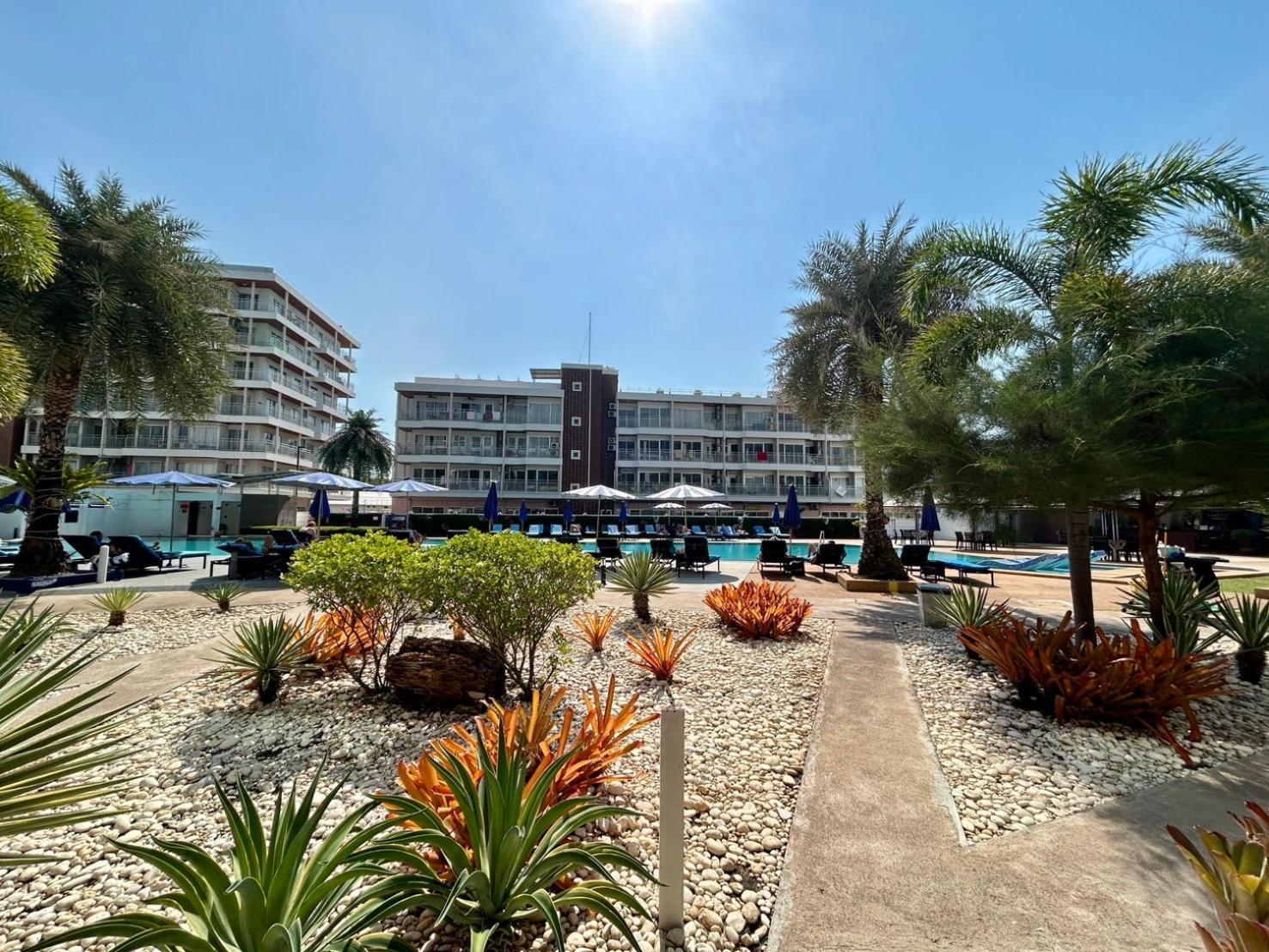 Grandblue Resort & Beachclub Mae Phim Exterior photo
