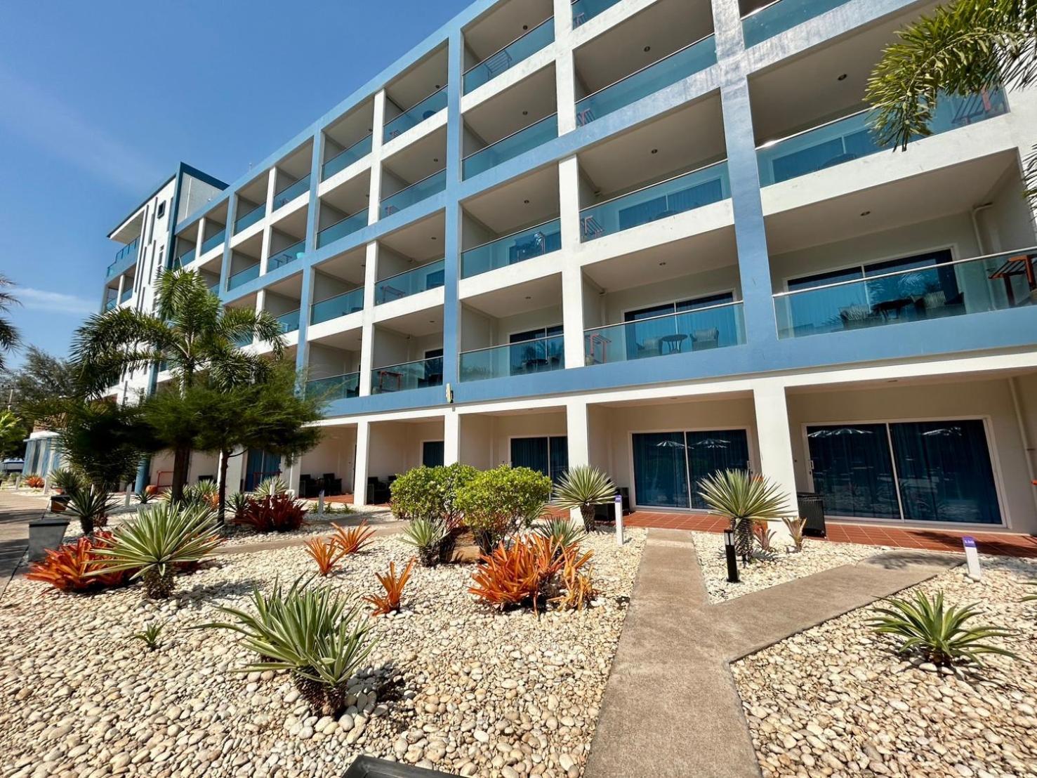 Grandblue Resort & Beachclub Mae Phim Exterior photo