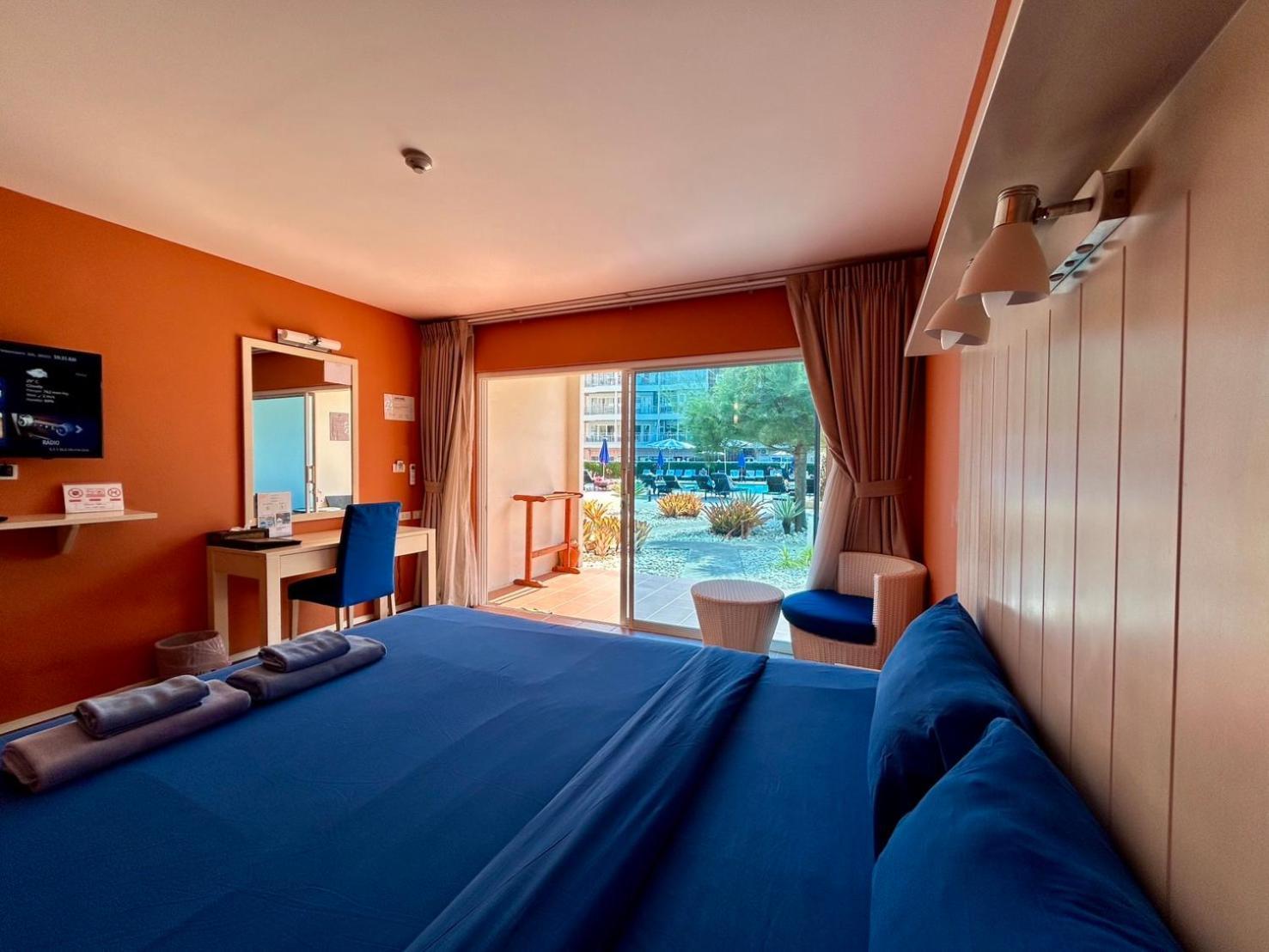 Grandblue Resort & Beachclub Mae Phim Exterior photo