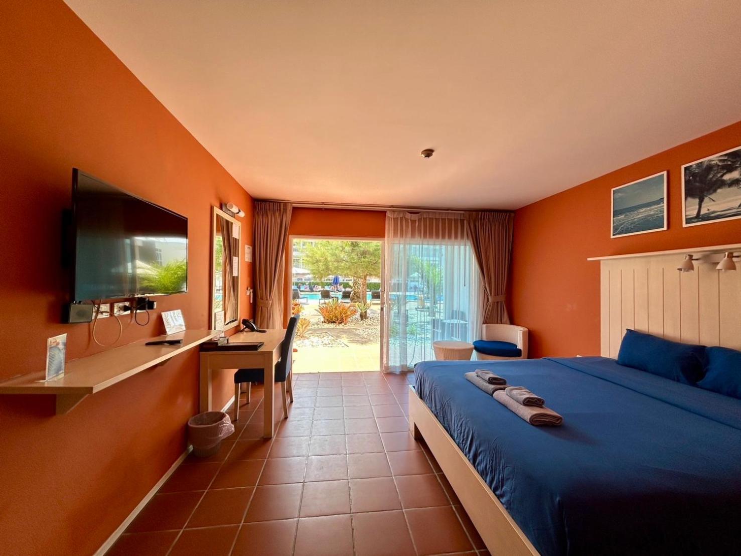 Grandblue Resort & Beachclub Mae Phim Exterior photo